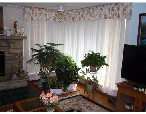 1273 Old State Road Apollo, PA 15613 - Photo 12 of 18 Living Room. Large Window