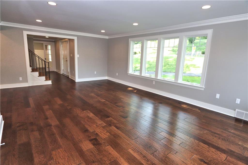 913 Old Hickory Road Pittsburgh, PA 15243 - Photo 3 of 25 Gallery Image 3