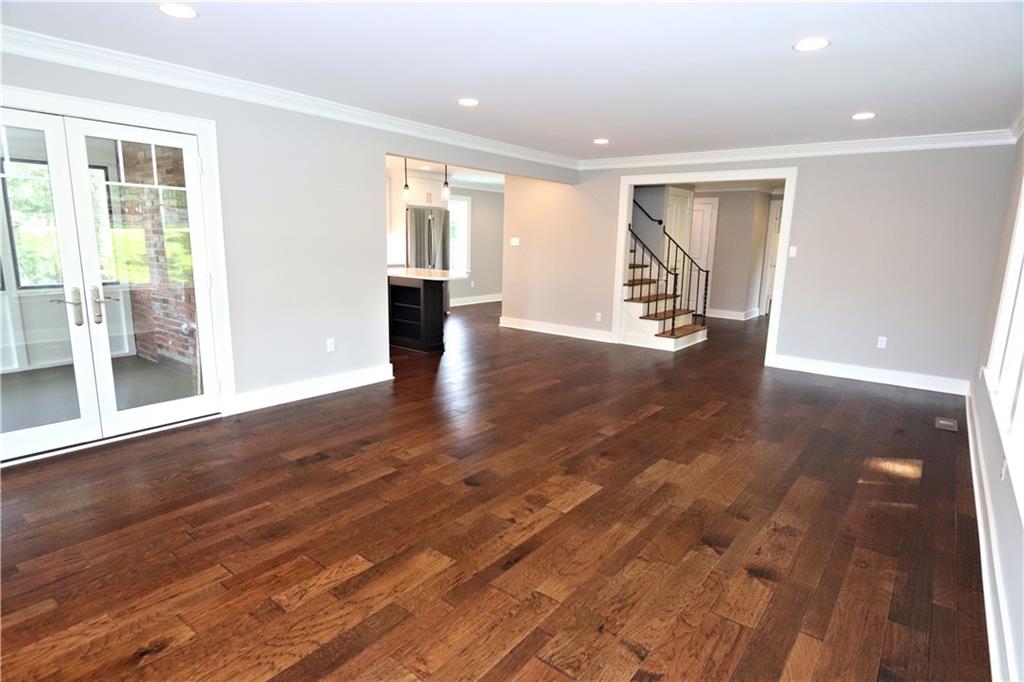913 Old Hickory Road Pittsburgh, PA 15243 - Photo 4 of 25 Gallery Image 4
