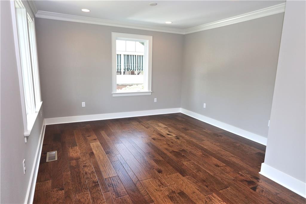 913 Old Hickory Road Pittsburgh, PA 15243 - Photo 10 of 25 Flexible space...dining, family, toys....
