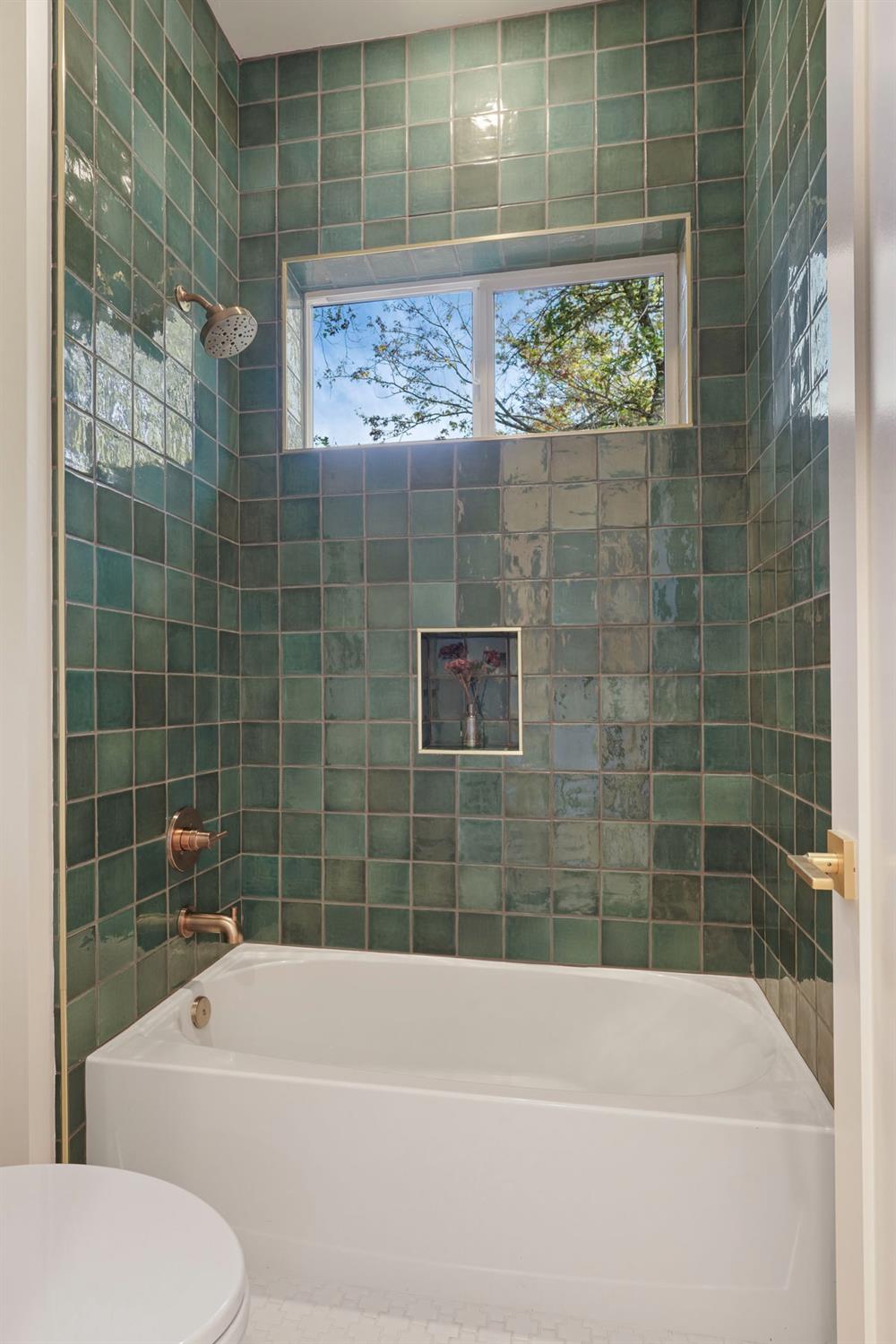 4177 Laird Road Loomis, CA 95650 - Photo 39 of 62 a bathroom with a toilet and bathtub