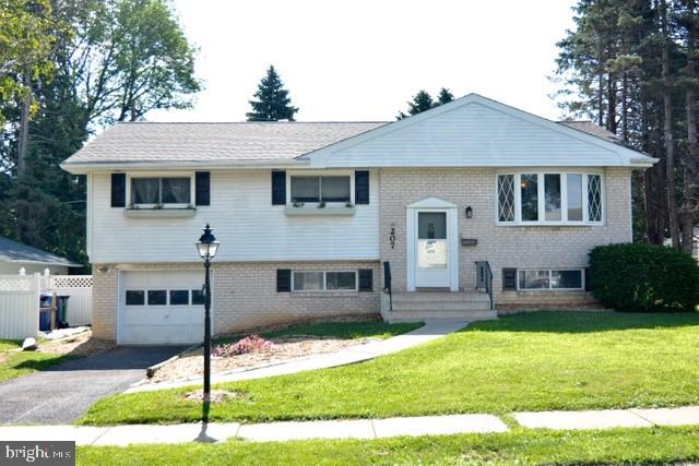 207 Spohn Road Reading, PA 19608 - Photo 2 of 35