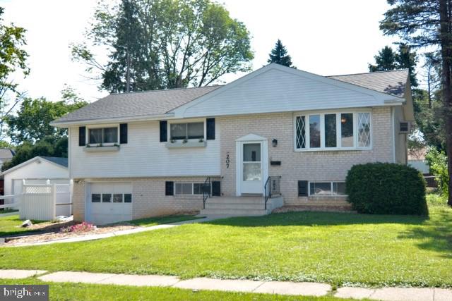 207 Spohn Road Reading, PA 19608 - Photo 3 of 35