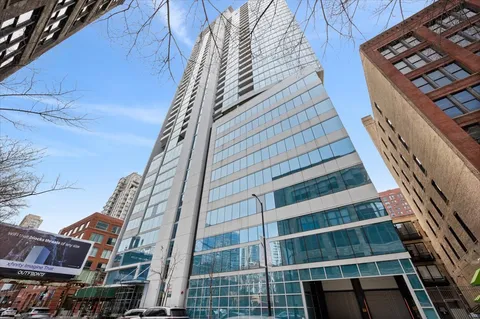 $330,000 | 303 West Ohio Street, Unit 1808, Chicago, IL 60654
