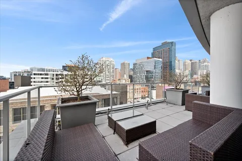 $330,000 | 303 West Ohio Street, Unit 1808, Chicago, IL 60654