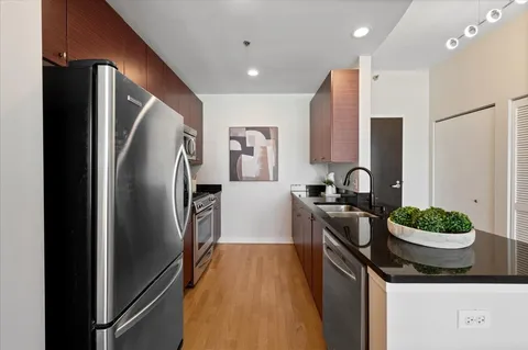 $330,000 | 303 West Ohio Street, Unit 1808, Chicago, IL 60654