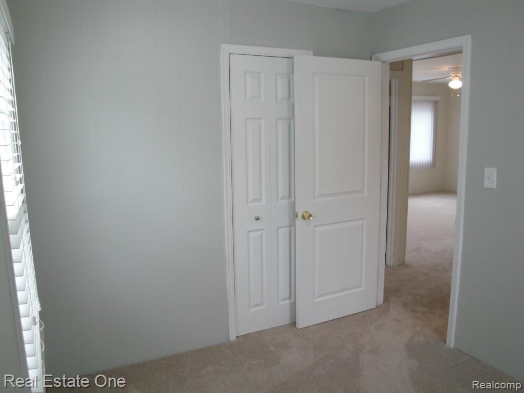 110 Manatee Hazel Park, MI 48030 - Photo 14 of 19
