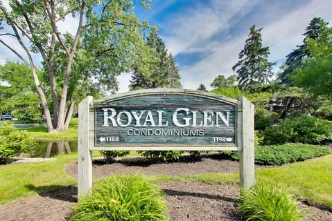 $160,000 | 1198 Royal Glen Drive, Unit 302, Glen Ellyn, IL 60137