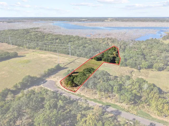 a view of an ocean and a mountain view