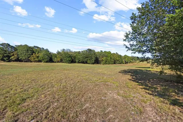 a view of an outdoor space and a yard