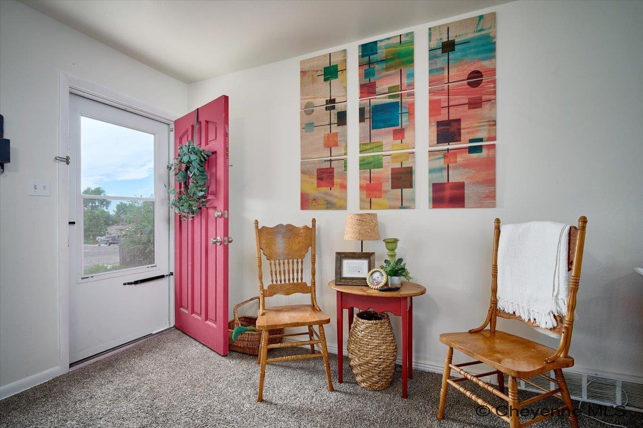 956 Hillcrest Road Cheyenne, WY 82001 - Photo 3 of 15 Gallery Image 3