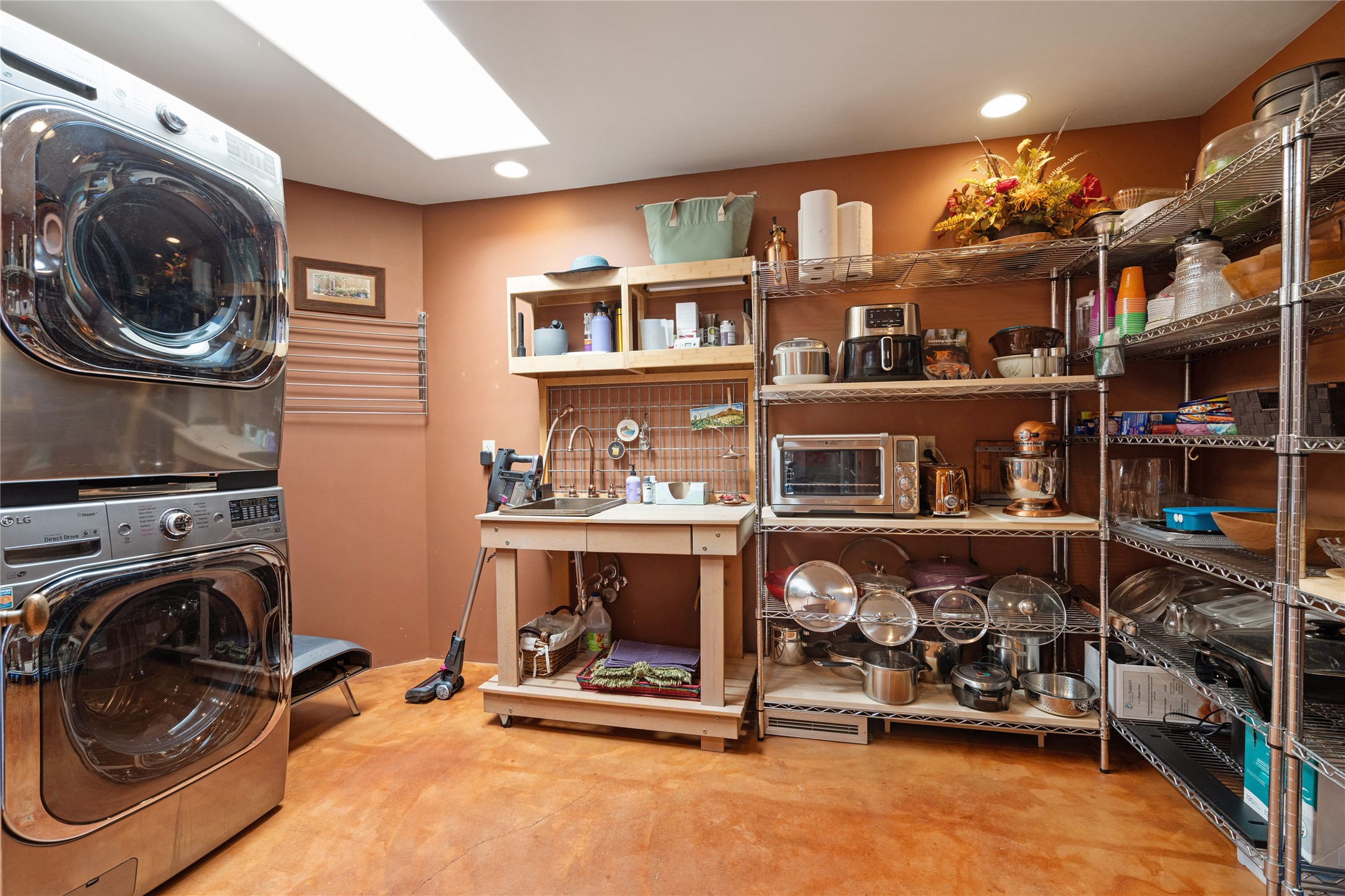 1204 Bandolina Road Santa Fe, NM 87501 - Photo 19 of 69 Pantry & laundry room off of kitchen