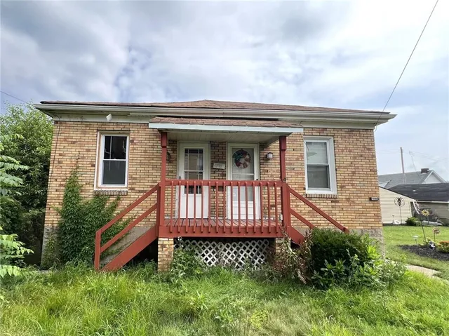 $82,000 | 735 1/2 7th Avenue, Coraopolis, PA 15108
