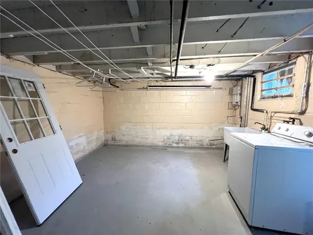 $82,000 | 735 1/2 7th Avenue, Coraopolis, PA 15108