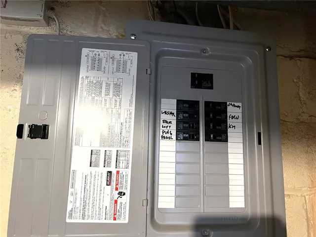 $82,000 | 735 1/2 7th Avenue, Coraopolis, PA 15108