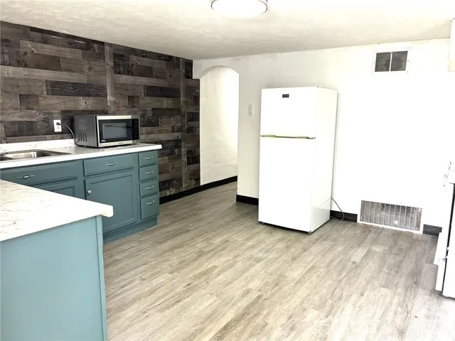 $82,000 | 735 1/2 7th Avenue, Coraopolis, PA 15108