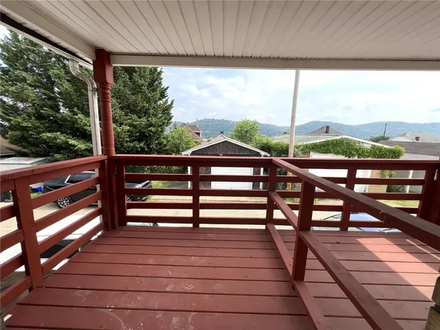 $82,000 | 735 1/2 7th Avenue, Coraopolis, PA 15108