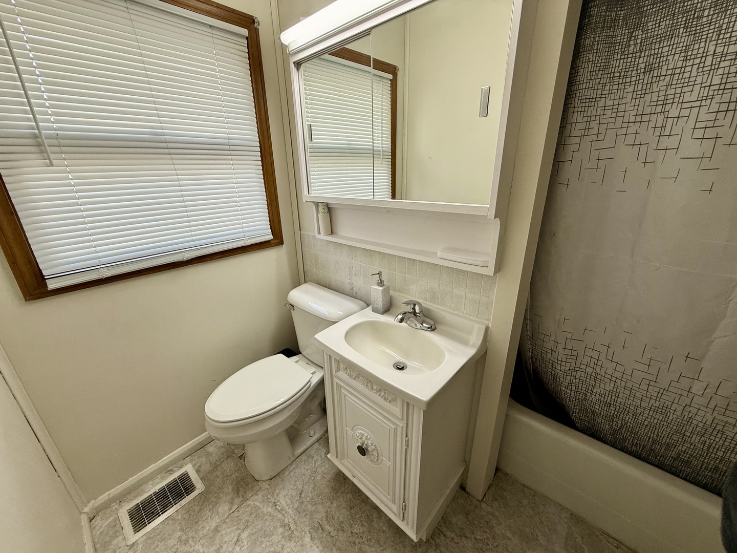 301 South Walnut Street Clinton, IL 61727 - Photo 7 of 27