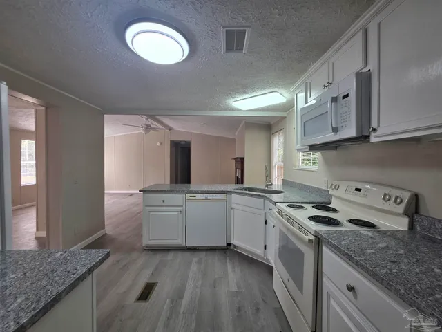 $1,200 | 8906 Figland Avenue, Pensacola, FL 32534