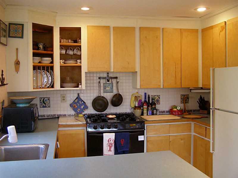 17 Murray Hill Road East Boothbay, ME 04544 - Photo 7 of 16 Kitchen.