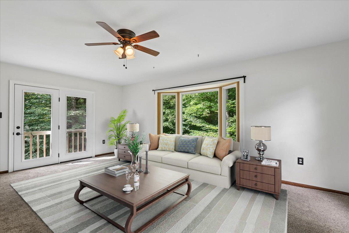8253 Honeysuckle Road Manassas, VA 20112 - Photo 5 of 112 Bright and inviting Sunroom. (virtually staged)
