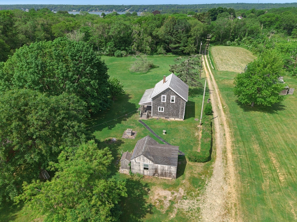 144 Horseneck Road Westport, MA 02790 - Photo 4 of 37