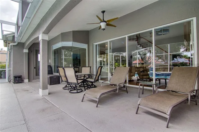 a view of a entryway with patio