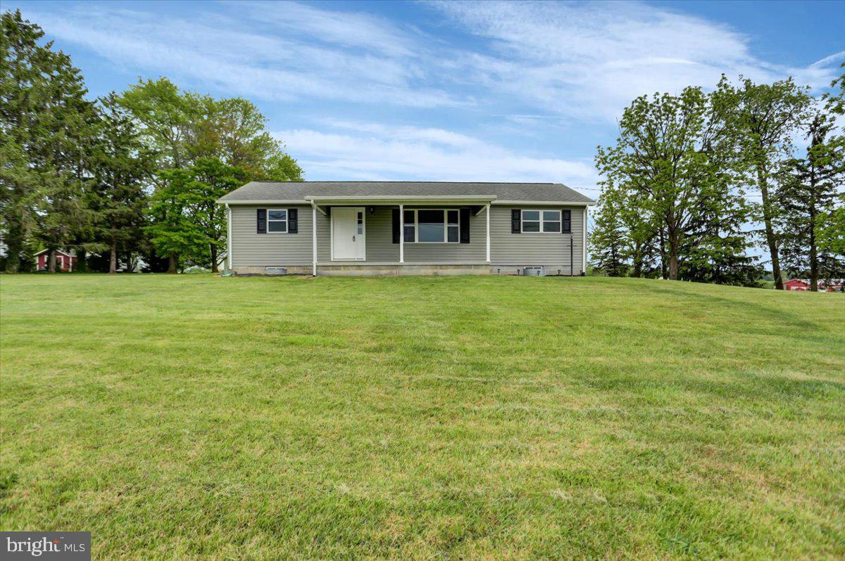 9496 Garnes Road Mercersburg, PA 17236 - Photo 4 of 35 a front view of a house with a garden