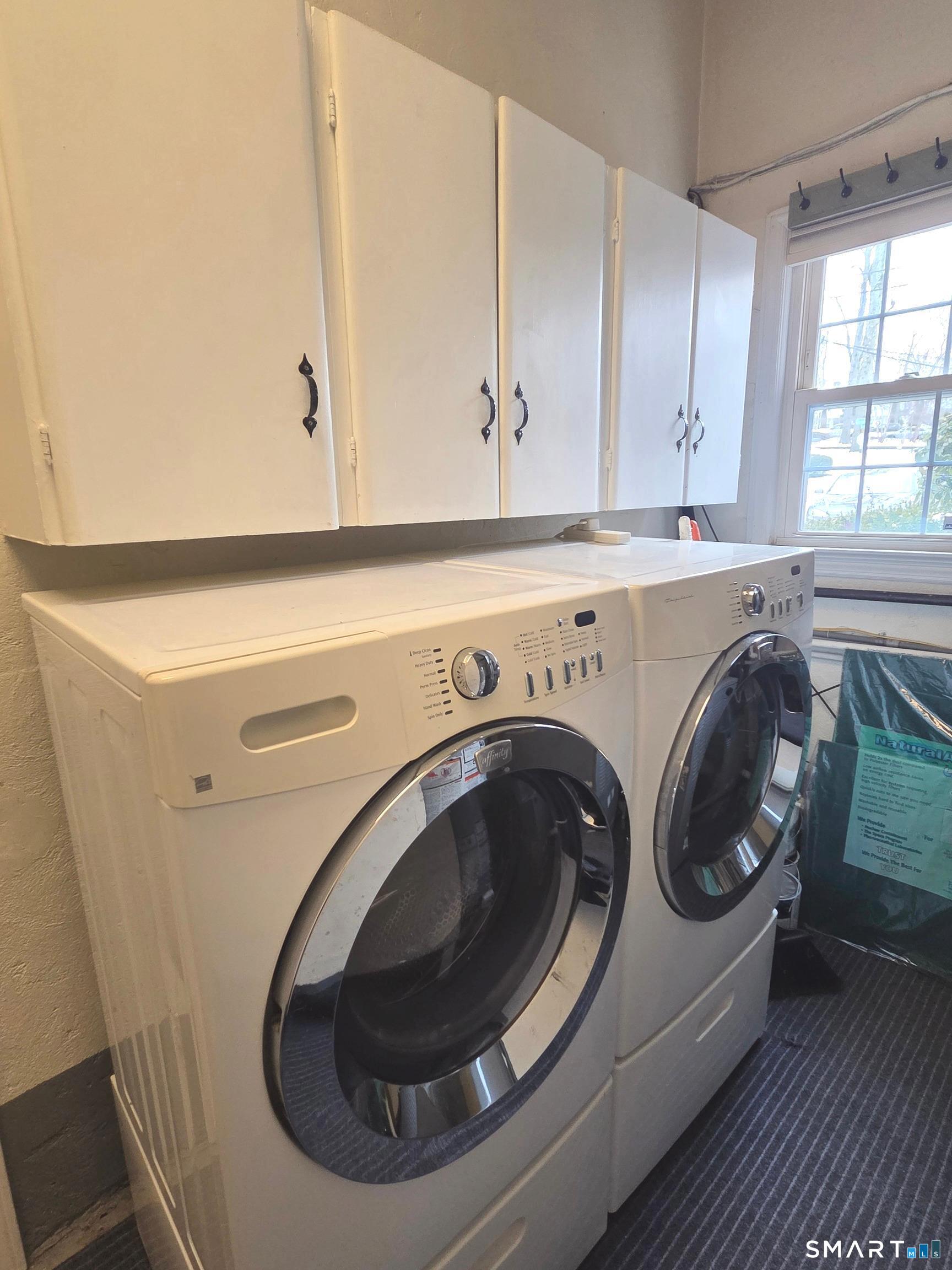51 Glendale Road Stamford, CT 06905 - Photo 15 of 17 a utility room with dryer and washer