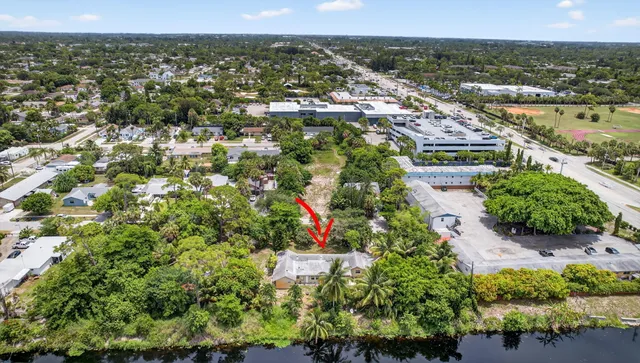 an aerial view of residential building and lake