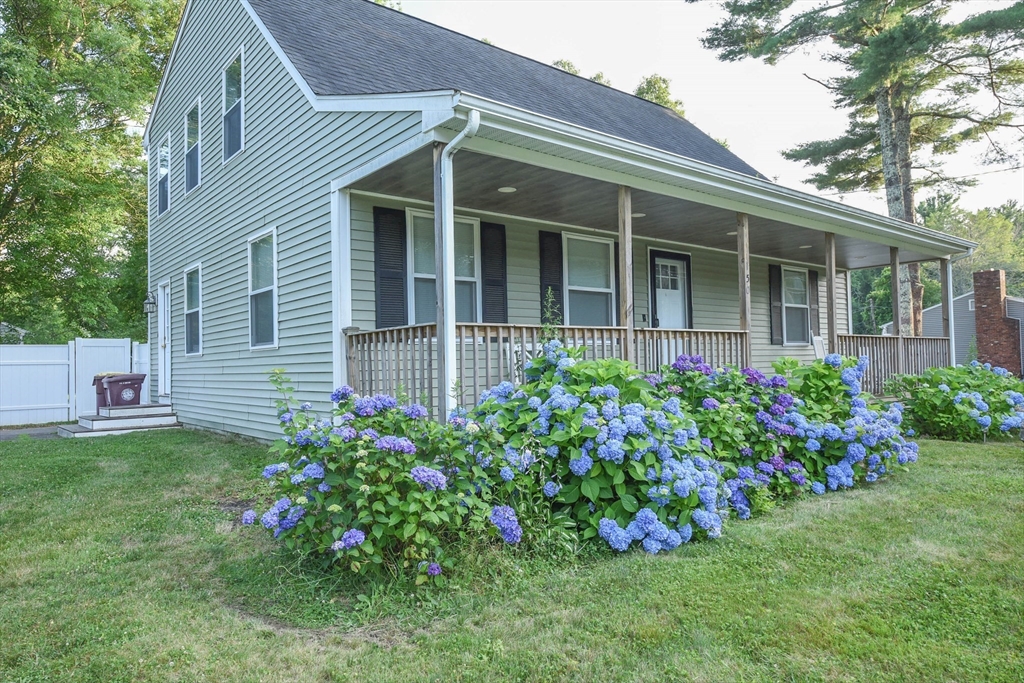 150 Hathaway Road Acushnet, MA 02743 - Photo 1 of 36