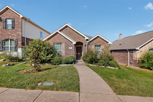 $1,950 | 520 Cheyenne Drive, Aubrey, TX 76227