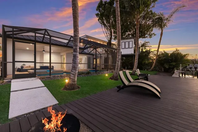 $2,900,000 | 238 Island Circle, Sarasota, FL 34242