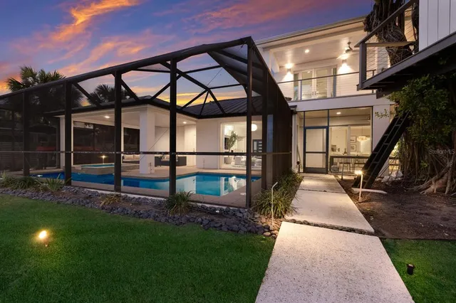 $2,900,000 | 238 Island Circle, Sarasota, FL 34242