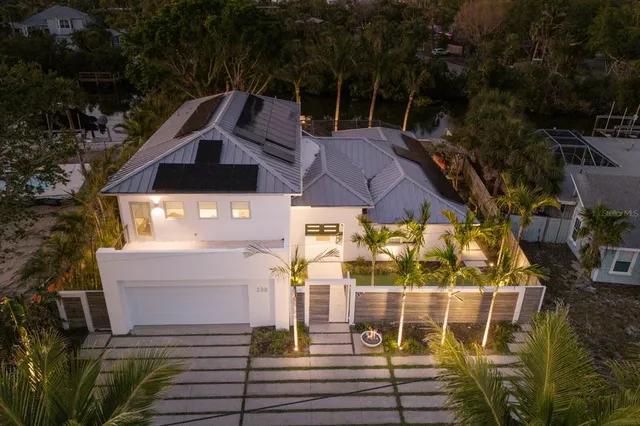 $2,900,000 | 238 Island Circle, Sarasota, FL 34242