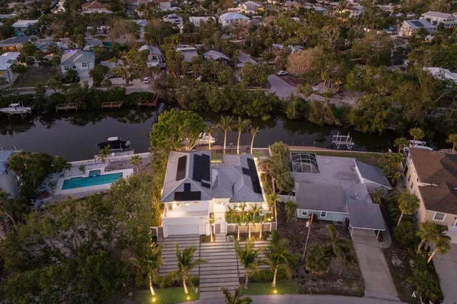 $2,900,000 | 238 Island Circle, Sarasota, FL 34242