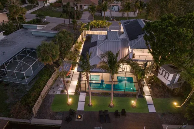 $2,900,000 | 238 Island Circle, Sarasota, FL 34242