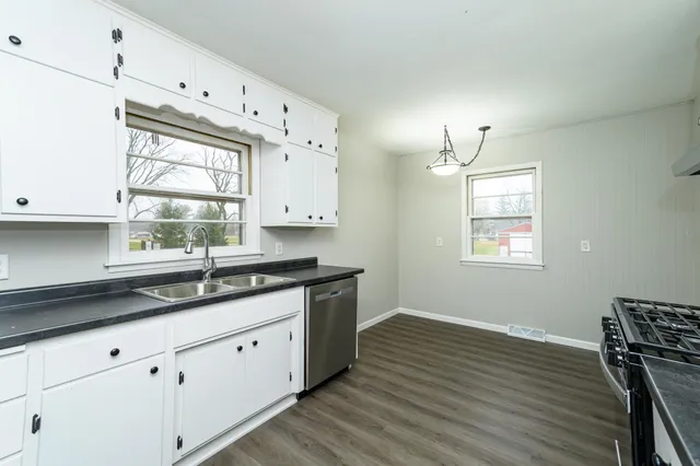 $385,000 | 5444 Covill Street Southwest, Stewartville, MN 55976