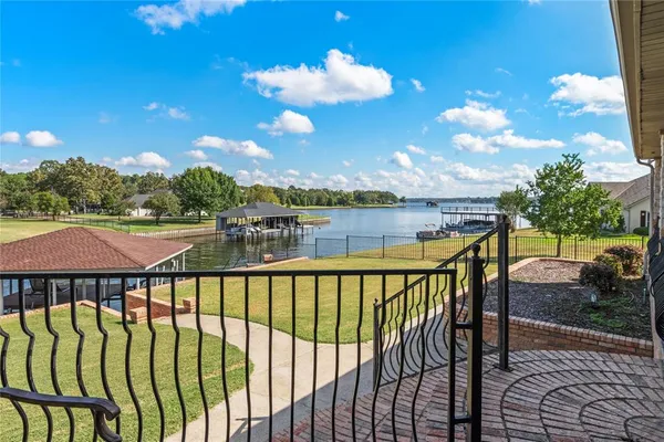 $949,000 | 180 Surls Drive, Mabank, TX 75156