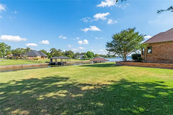 $949,000 | 180 Surls Drive, Mabank, TX 75156