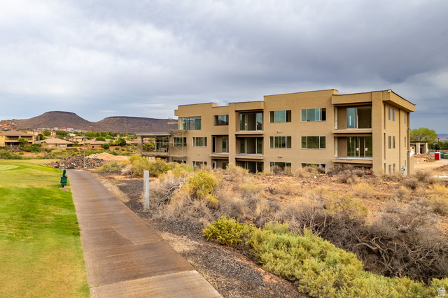 271 North Country Lane, Unit 60 St. George, UT 84770 - Photo 10 of 17 View of property featuring a mountain view