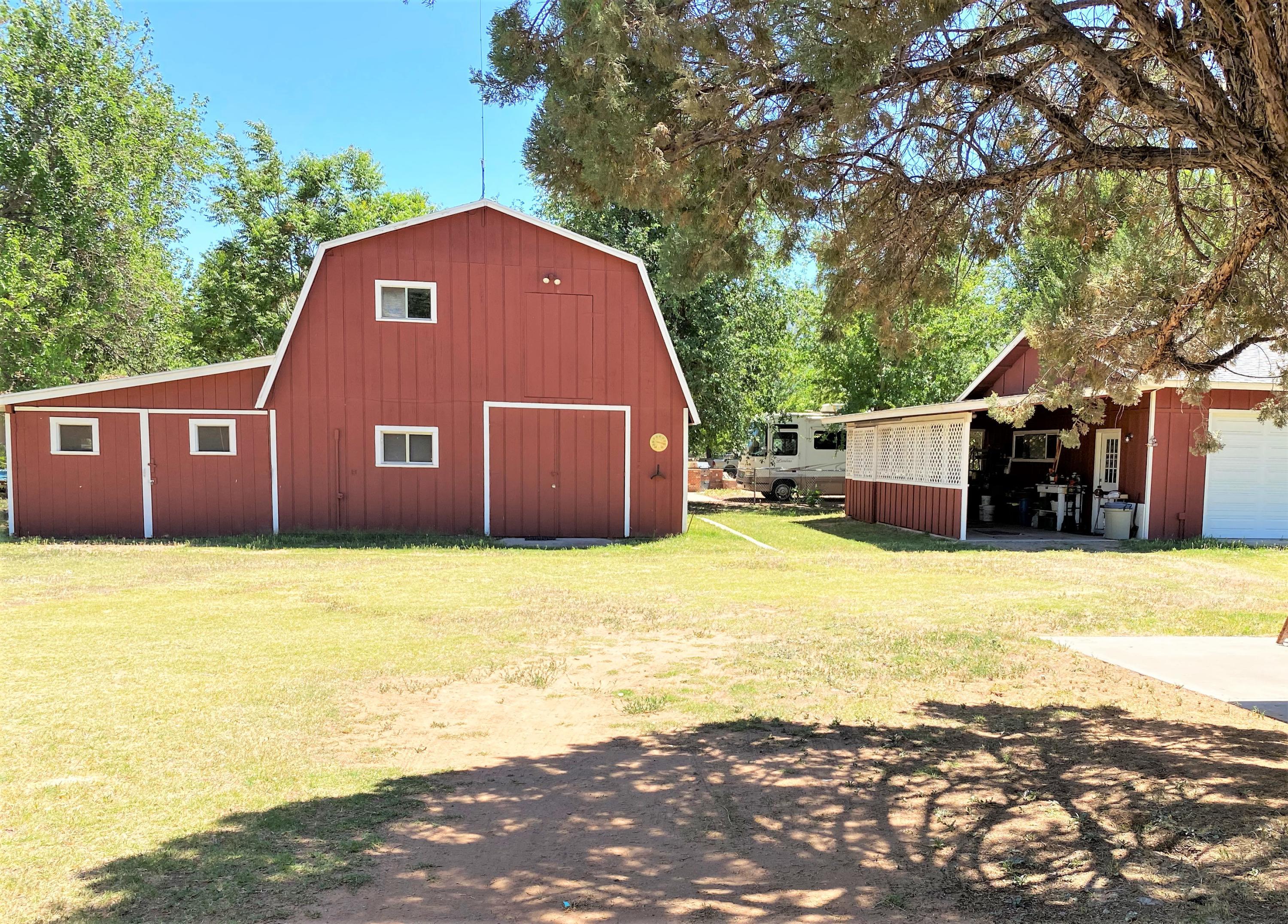 33 East Walker Road Camp Verde, AZ 86322 - Photo 16 of 75 Barn with 1 car garage