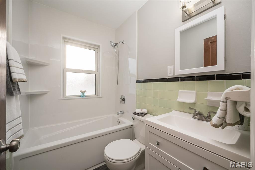 10446 St Charles Rock Road St. Ann, MO 63074 - Photo 11 of 18