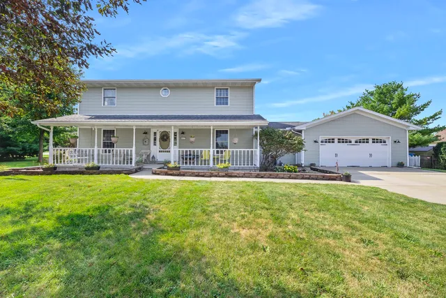 $299,500 | 417 Sunset Drive, Colfax, IL 61728