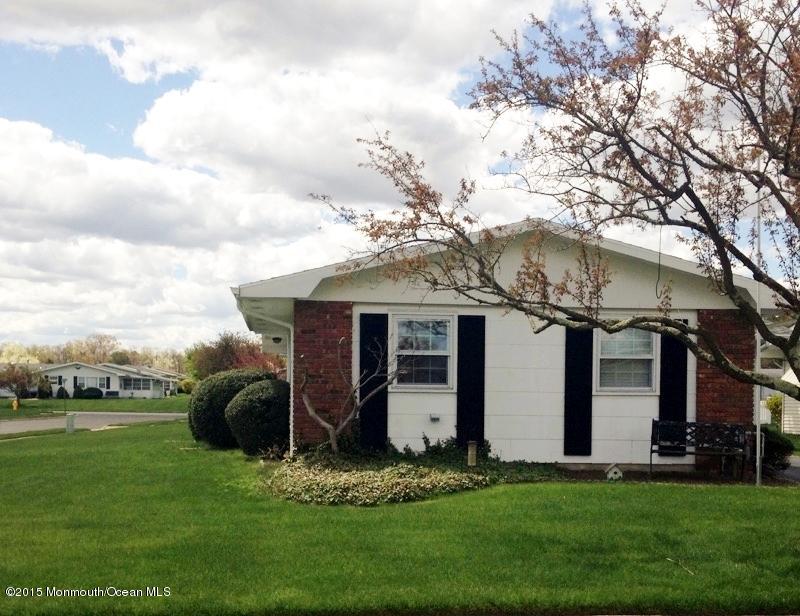 158 Clay Circle Brick, NJ 08724 - Photo 2 of 17 158 Clay Circle