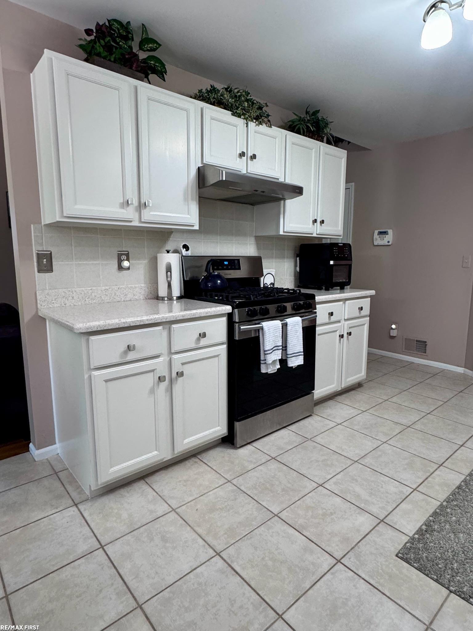 15330 Pebble Pointe Court Clinton Township, MI 48038 - Photo 12 of 33 50212419-7BE8A3EF-8D5E-412B-9BDA-D9967DE93C20.JPG