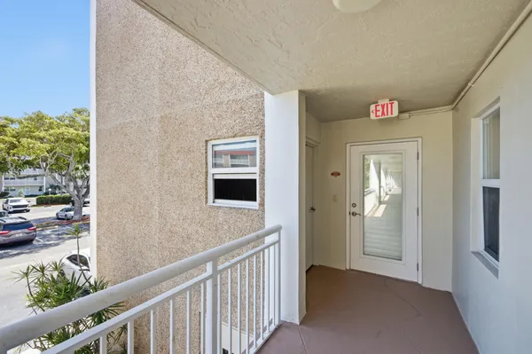 $529,000 | 3180 Northeast 48th Court, Unit 215, Lighthouse Point, FL 33064