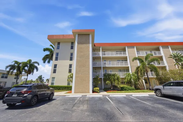 $529,000 | 3180 Northeast 48th Court, Unit 215, Lighthouse Point, FL 33064