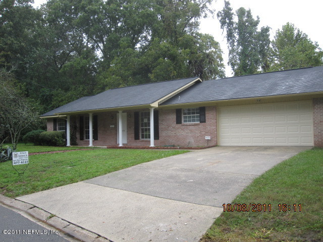5103 Damascus Road West Jacksonville, FL 32207 - Photo 2 of 23 a front view of a house with a garden