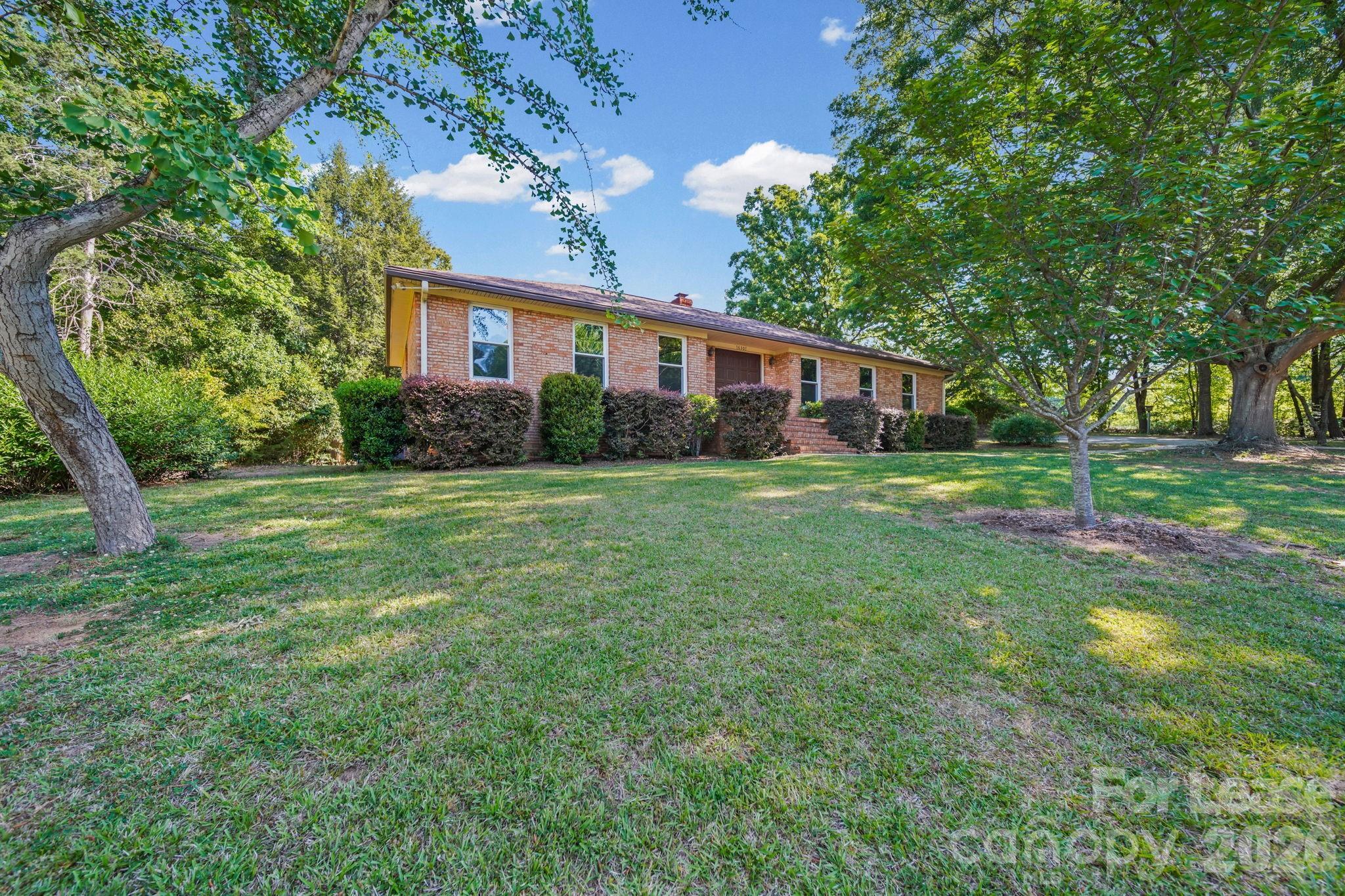 16301 Capps Road Charlotte, NC 28278 - Photo 2 of 42